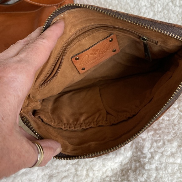 Patricia Nash vintage Piacenza crossbody with matching Cassini wristlet. - Picture 3 of 6